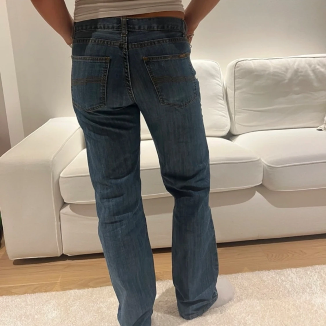 Blå raka jeansbyxor - 1