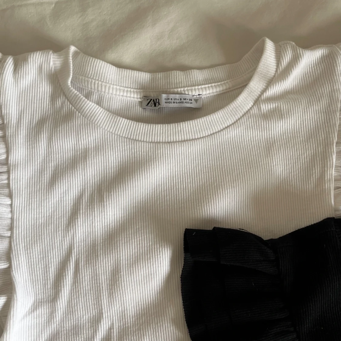 Ribbad topp med volangärmar från Zara - 2