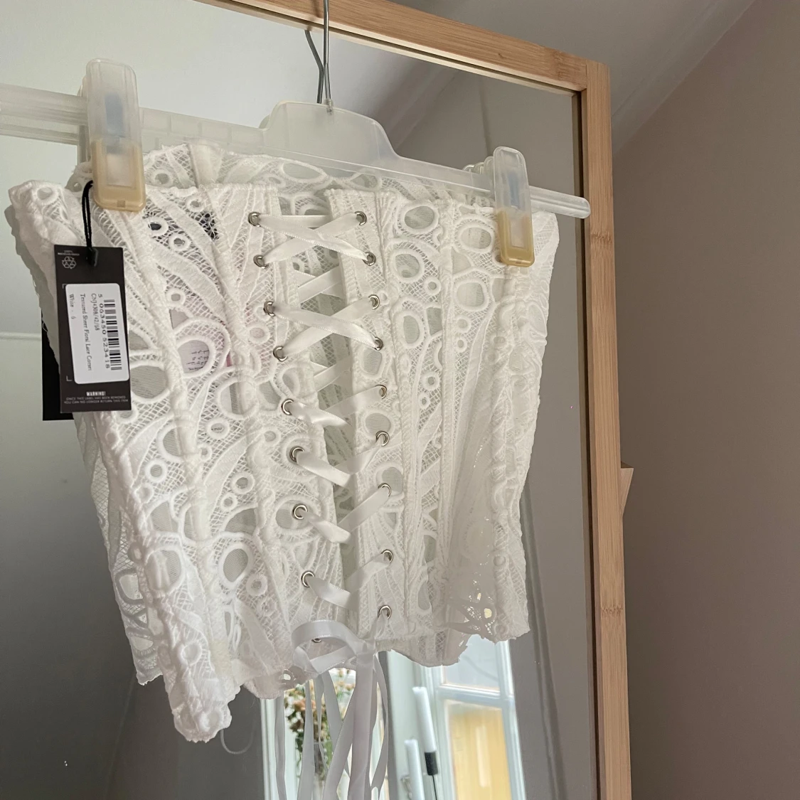 Vit broderad korsett med snörning - 1