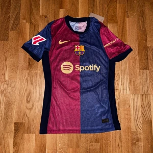 FC Barcelona fotbollströja  - FC Barcelona 2024/25 fotbollströja - Lamine Yamal 19   , Helt oanvänd 