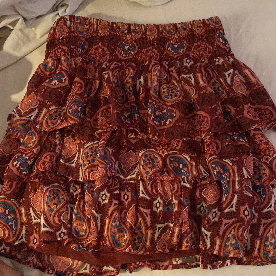 Mönstrad volangkjol 