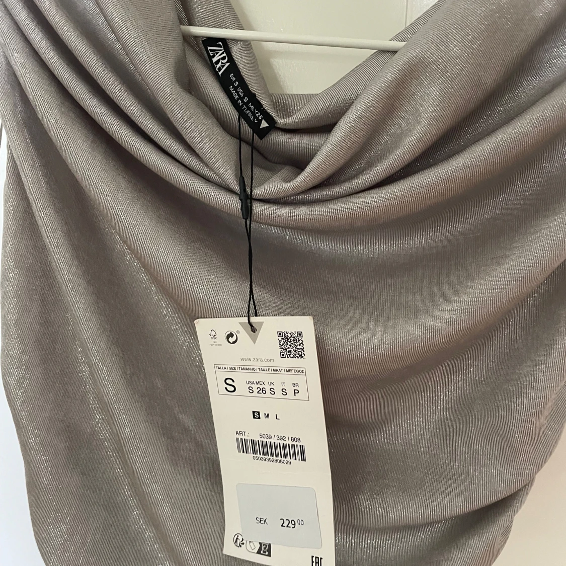 Silverfärgad glittrig topp från Zara - 2