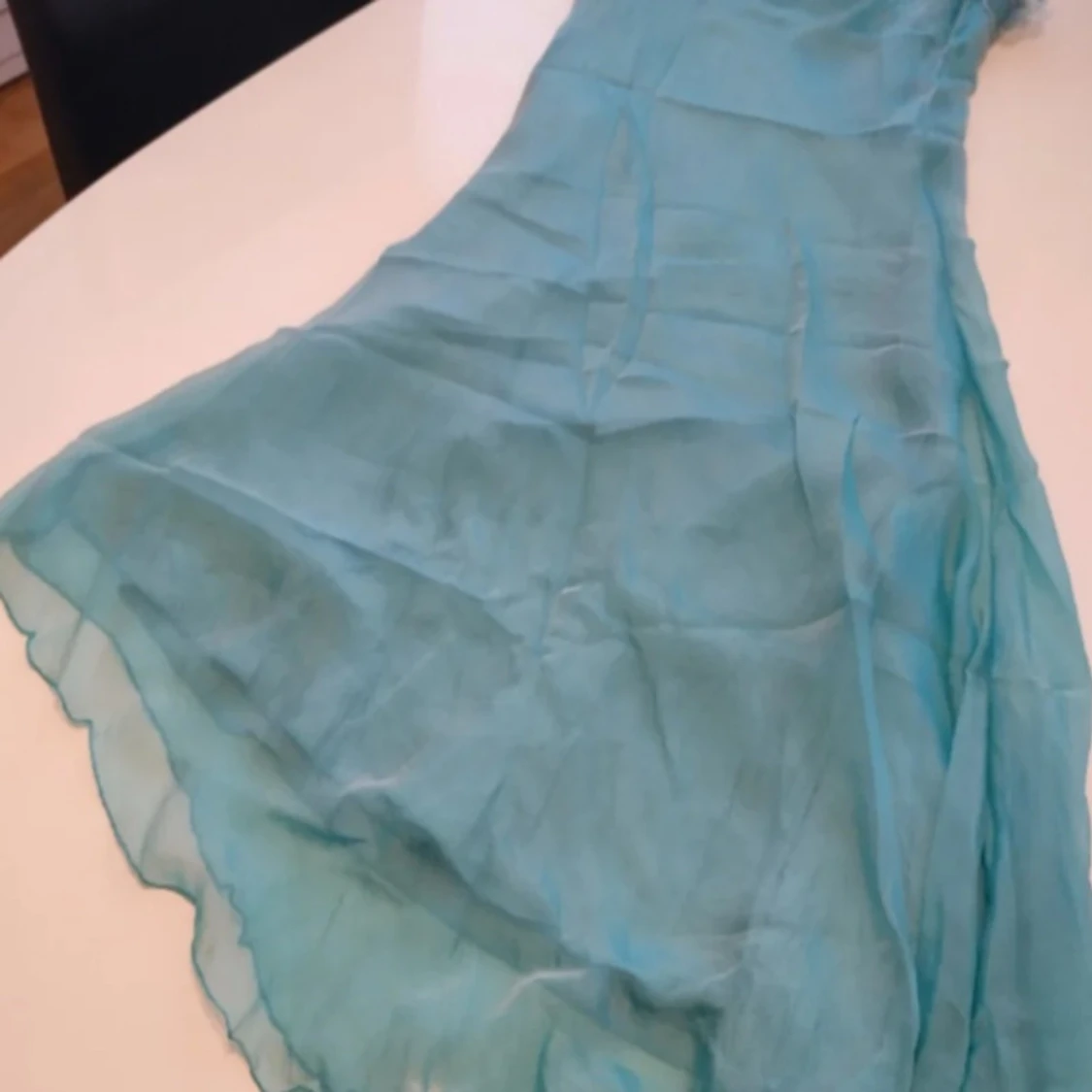 Turkos långklänning från Jeff Gallano - 1