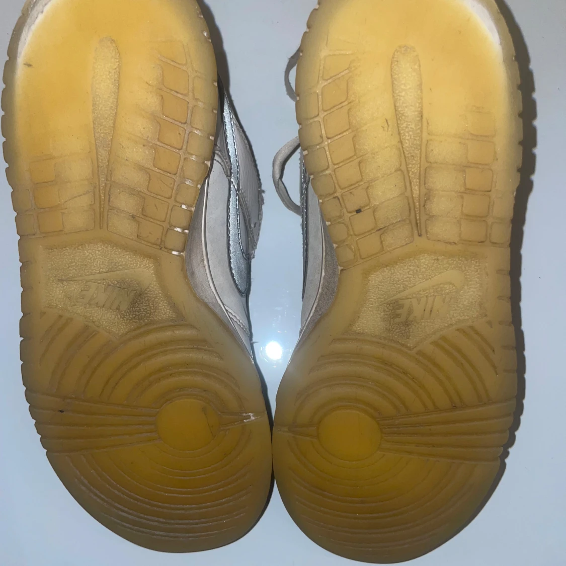 Nike Dunk i beige och vit - 3