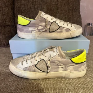 Philippe model skor - Säljer dessa feta models i bra skick 7,5/10, Allt og medföljer, storlek 43, vid minsta fundering är det bara att höra av sig 🤝