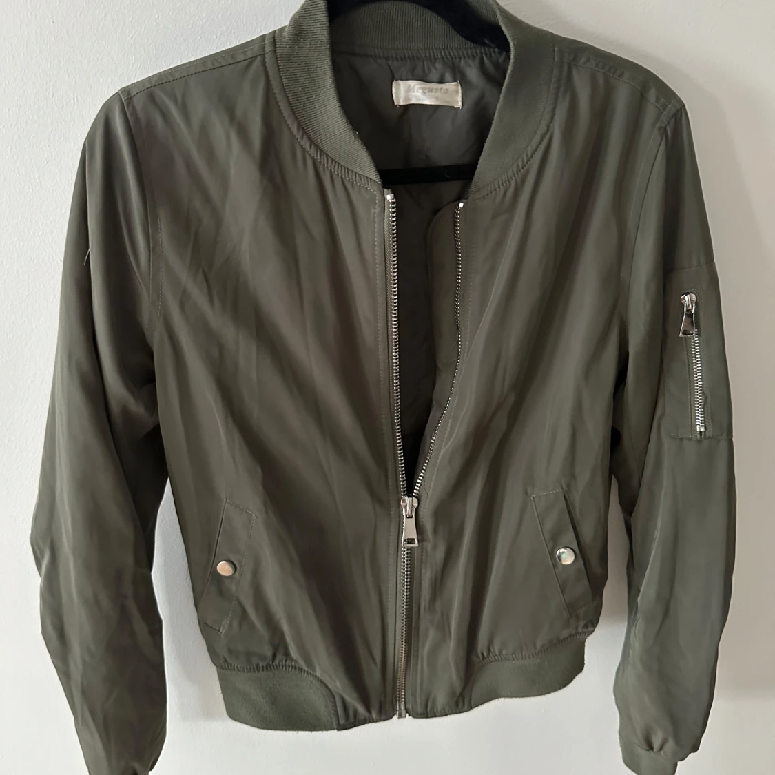 Grön bomberjacka 