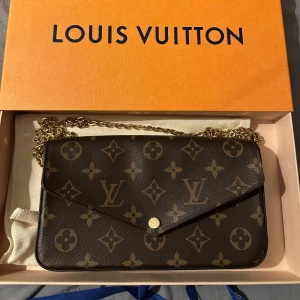 Louis Vuitton Pochette Félicie väska - Nytt skick, säljes då den inte används längre, kostar 14400kr i butik men säljer den för 9000. Box, kvitto och dustbag finns, Priset går att diskutera.