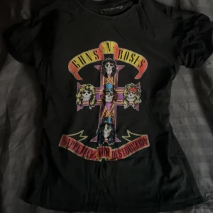  Guns N' Roses t-shirt - Fint skick!