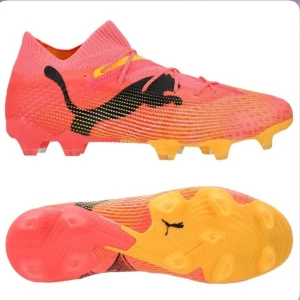 Puma future 7 ultimate fotbollsskor - Säljer mina snygga rosa fotbollsskor Puma Future 7 ultimate köpta på unisport där storlek 37 är slutsåld. Skorna är endast testade och därav i mycket bra skick, säljer då dem tyvärr var för små för mig. Köptes för 1300 kr. Pris kan diskuteras💕💕