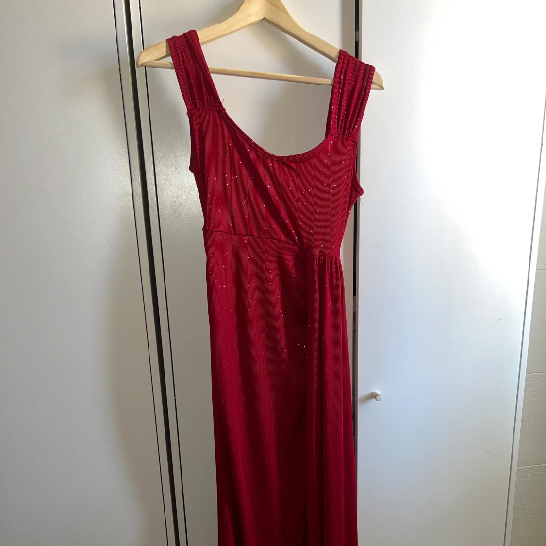 Röd glittrig långklänning - 2