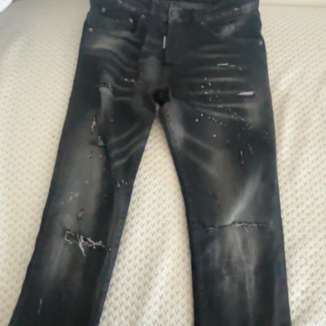 Svarta jeans med slitningar från Dsquared2