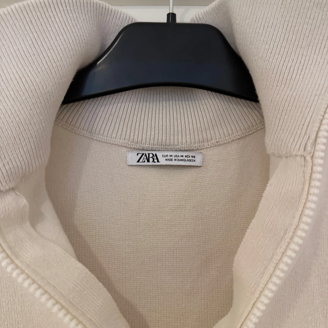 Beige tröja med dragkedja från Zara - 1