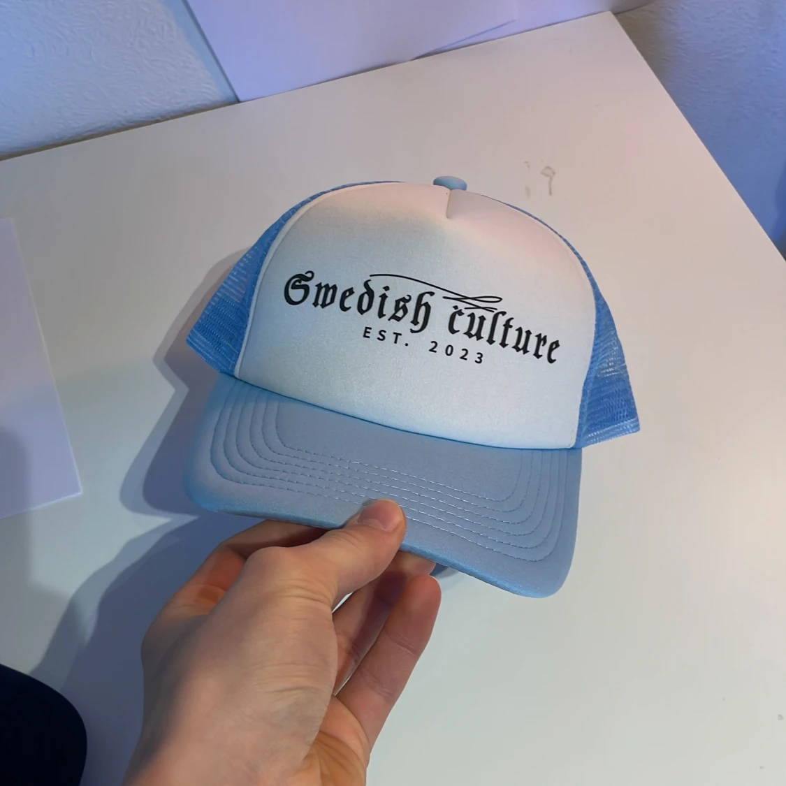 Blå och vit keps ”Swedish culture” - 2