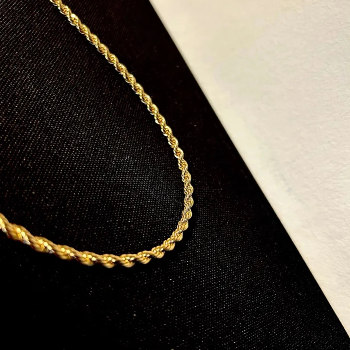 Guldigt halsband - 1