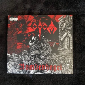 Sodom bombenhagel cd - Cd med singeln bombenhagel + coup de grace och pestiferous posse. Mycket bra skick spelat en gång bara.