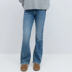 Jeans Gina - Oanvända jeans med prislapp kvar, stl 158 men skulle säga att de motsvarar xs, detaljer på bakfickor