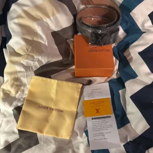 Bälte - Svart och vit helt nya pm för frågor eller bilder