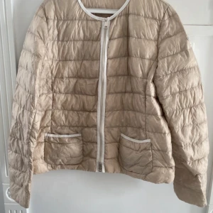 Moncler dunjacka - Moncler dunjacka kommer att steama den innan jag skickar den