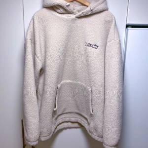 Levi’s Cozy Up Hoodie Beige XL - En varm och skön Levi's luvtröja. Knappt använd. Storlek XL. Färg Beige