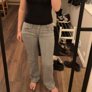 Jeans  - Säljer dessa jeans ifrån ginatricot🌸