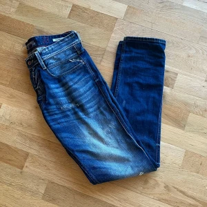Replay anbass jeans  - Säljer nu dessa replay anvass jeans, skriv för fler bilder/frågor🙌🏿