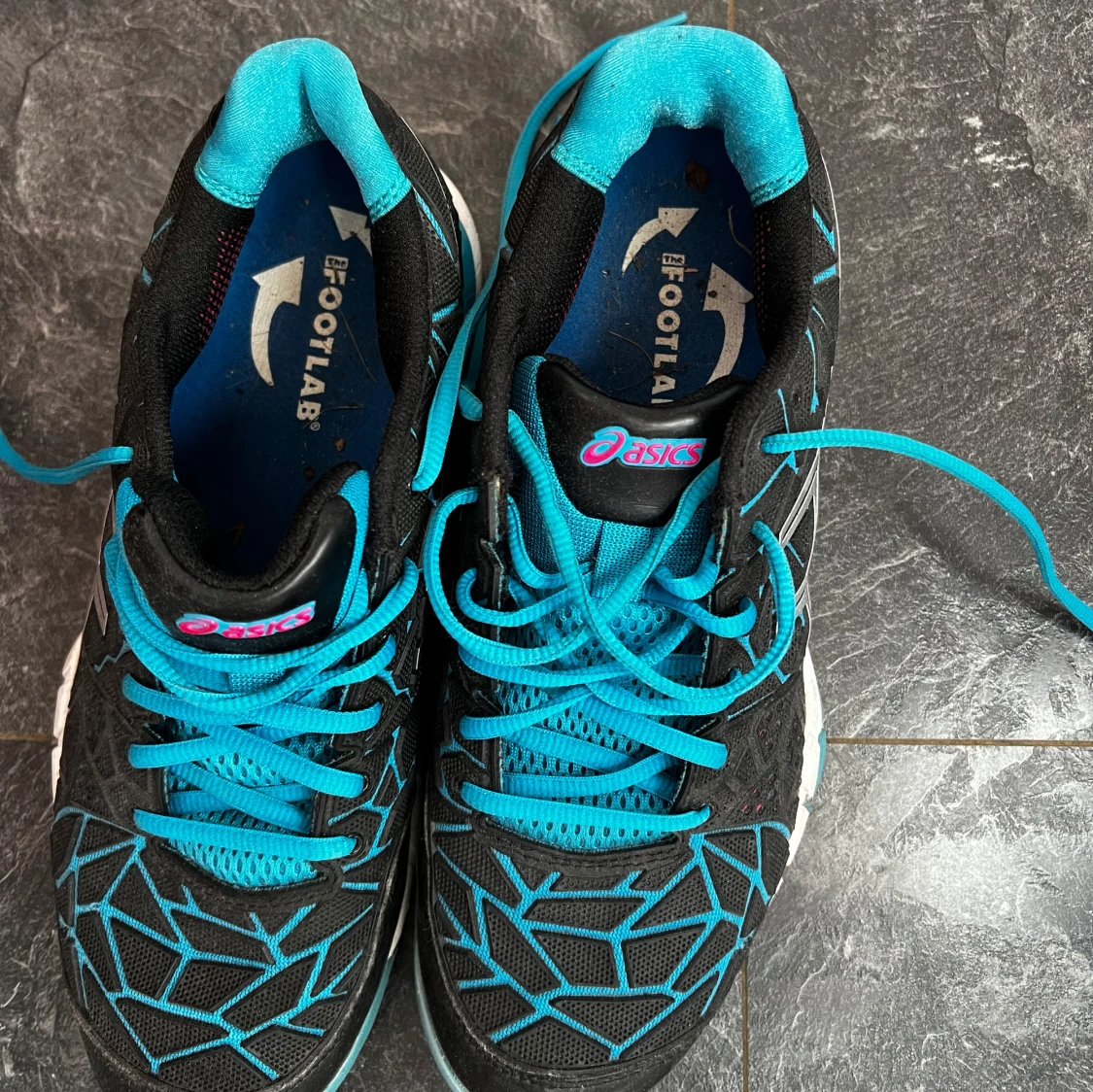 Svarta och turkosa löparskor från Asics - 2