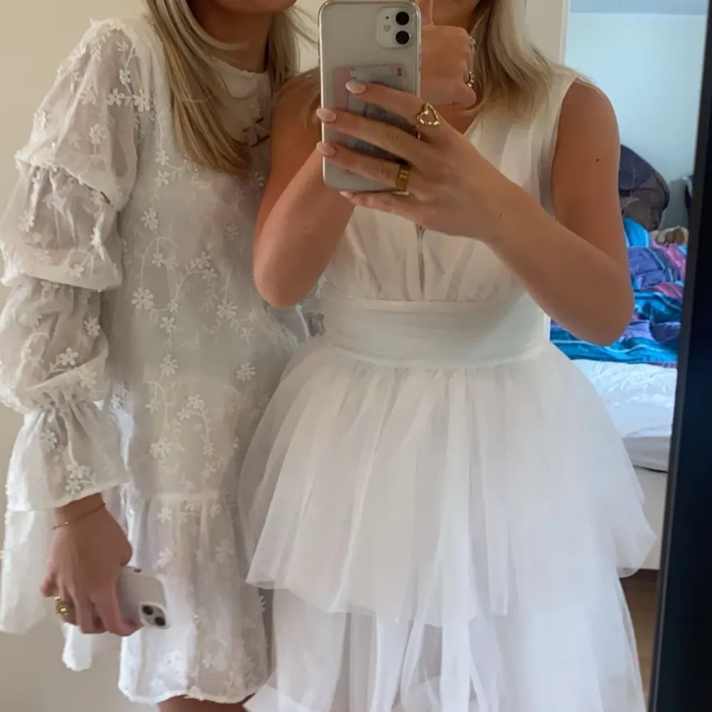 jättefin klänning, fin till student🥰 använd en gång så i nyskick. Mekot.