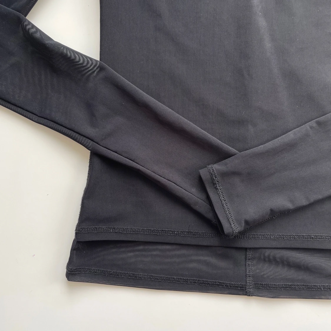 Svart mesh offshoulder topp Weekday - 1