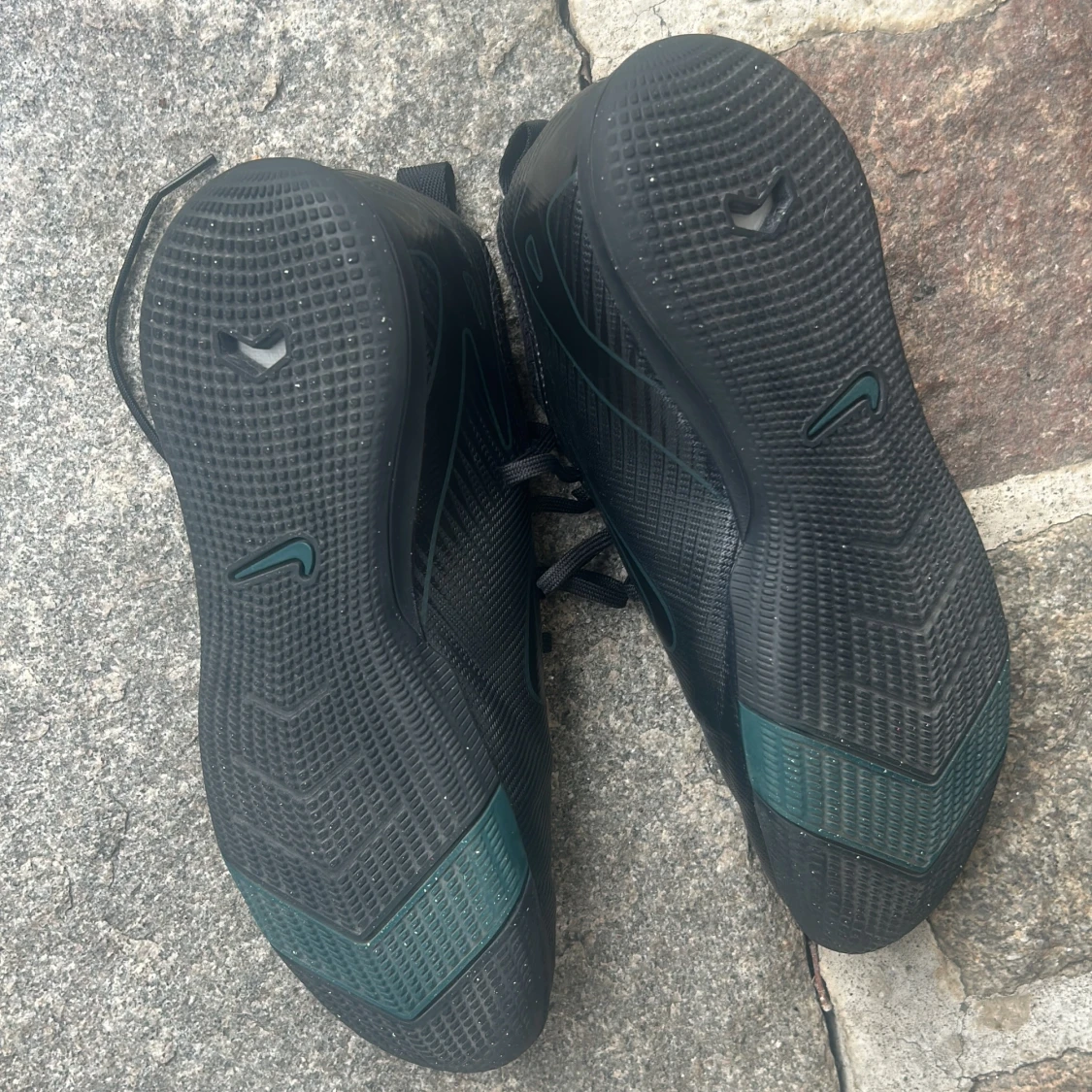 Svarta Nike fotbollsskor med snörning - 3