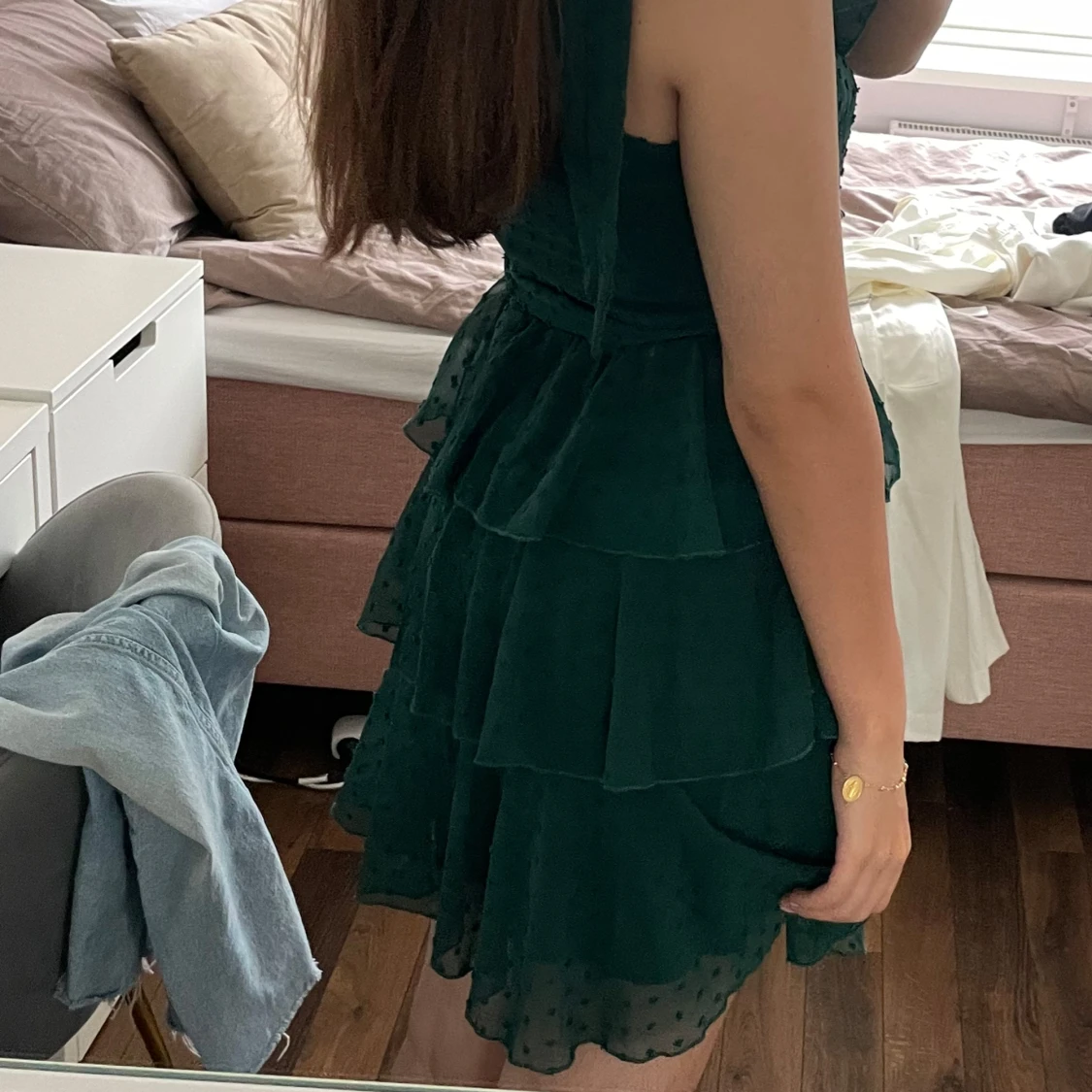 Grön omlottklänning med volanger - 2