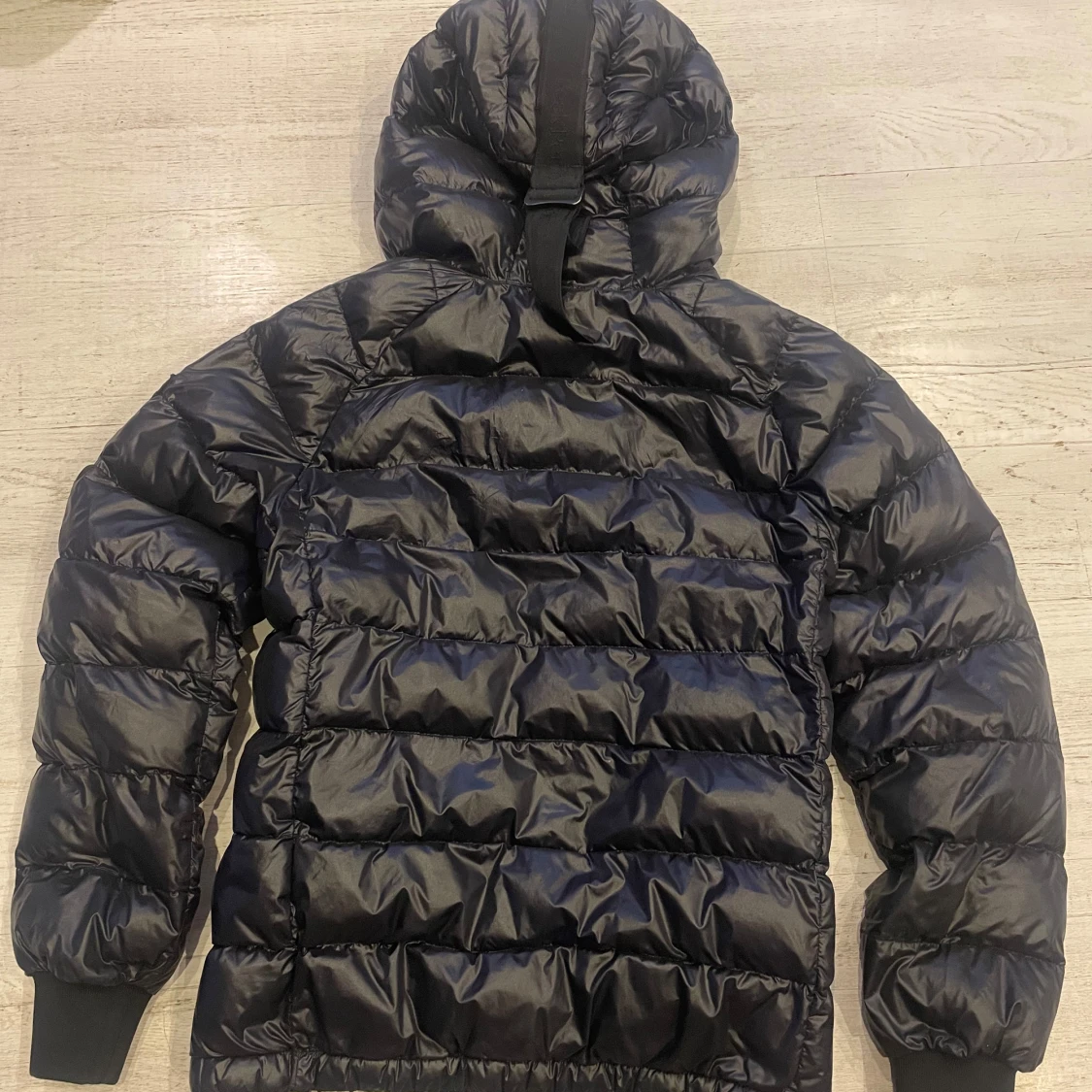 Svart pufferjacka Peak Performance S - 1