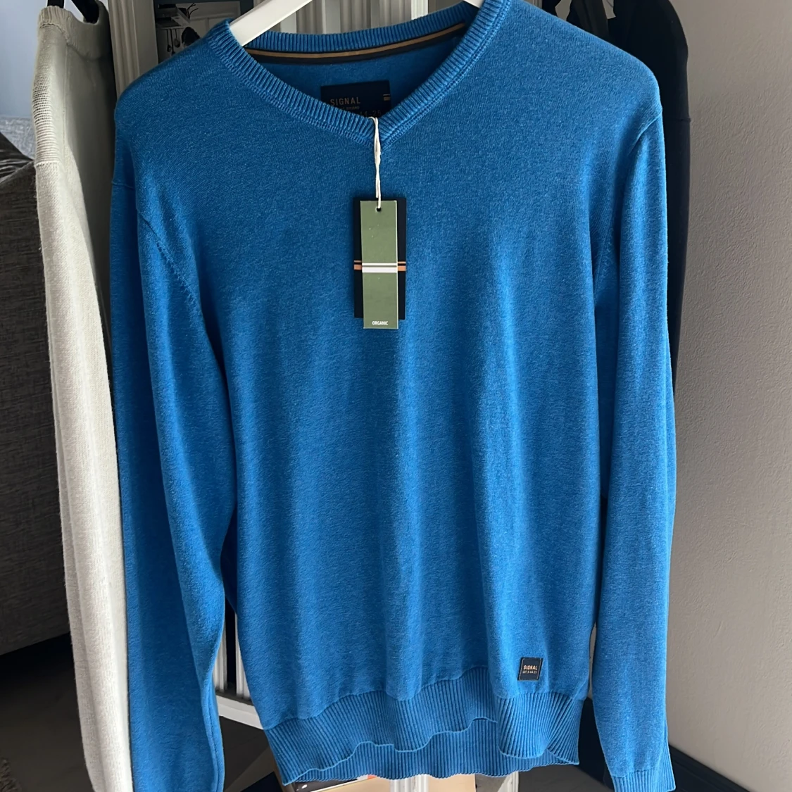 Blå tröja från Signal.