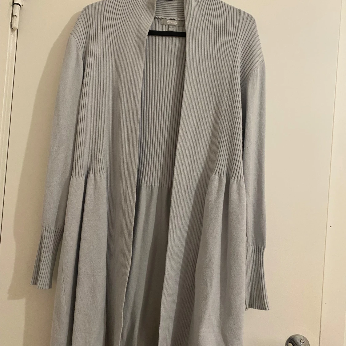 Ljusgrå lång kofta från SCS