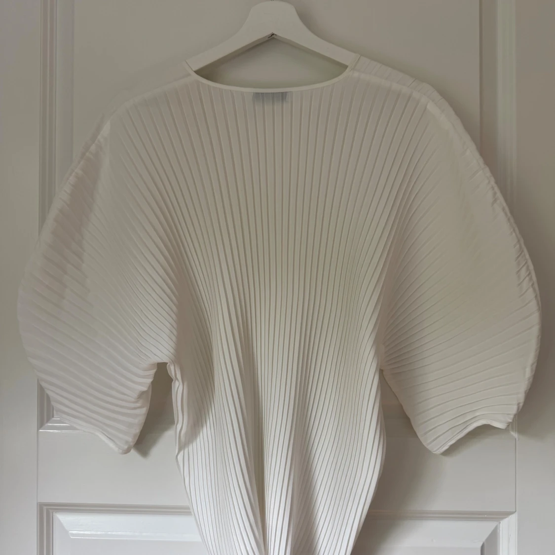 Vit plisserad blus från Stylein - 2