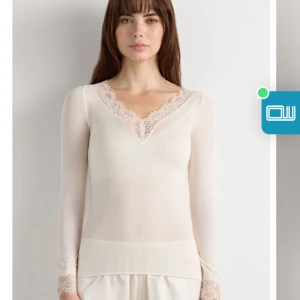 intimissimi  - Intimissimi tröja i vit, jätte fin säljer för den inye passar mig som ja vill❤️