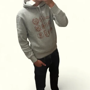 HELT NY Maison Kitsune tröja - HELT NY Maison Kitsune tröja || Storlek S || Mitt pris Endast 1799kr || Tveka inte att skriva vid funderingar!