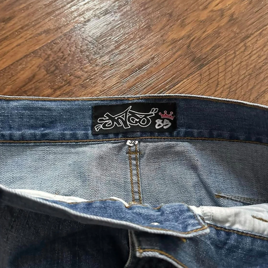 Lång jeanskjol JNCO med bulldog-brodyr - 3