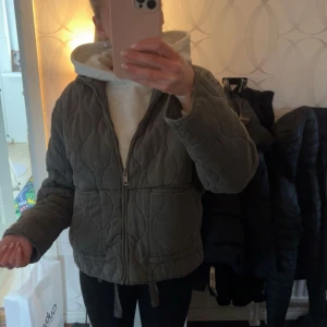 Quiltad jacka Zara  - Perfekt till hösten!! Pris går o diskutera 