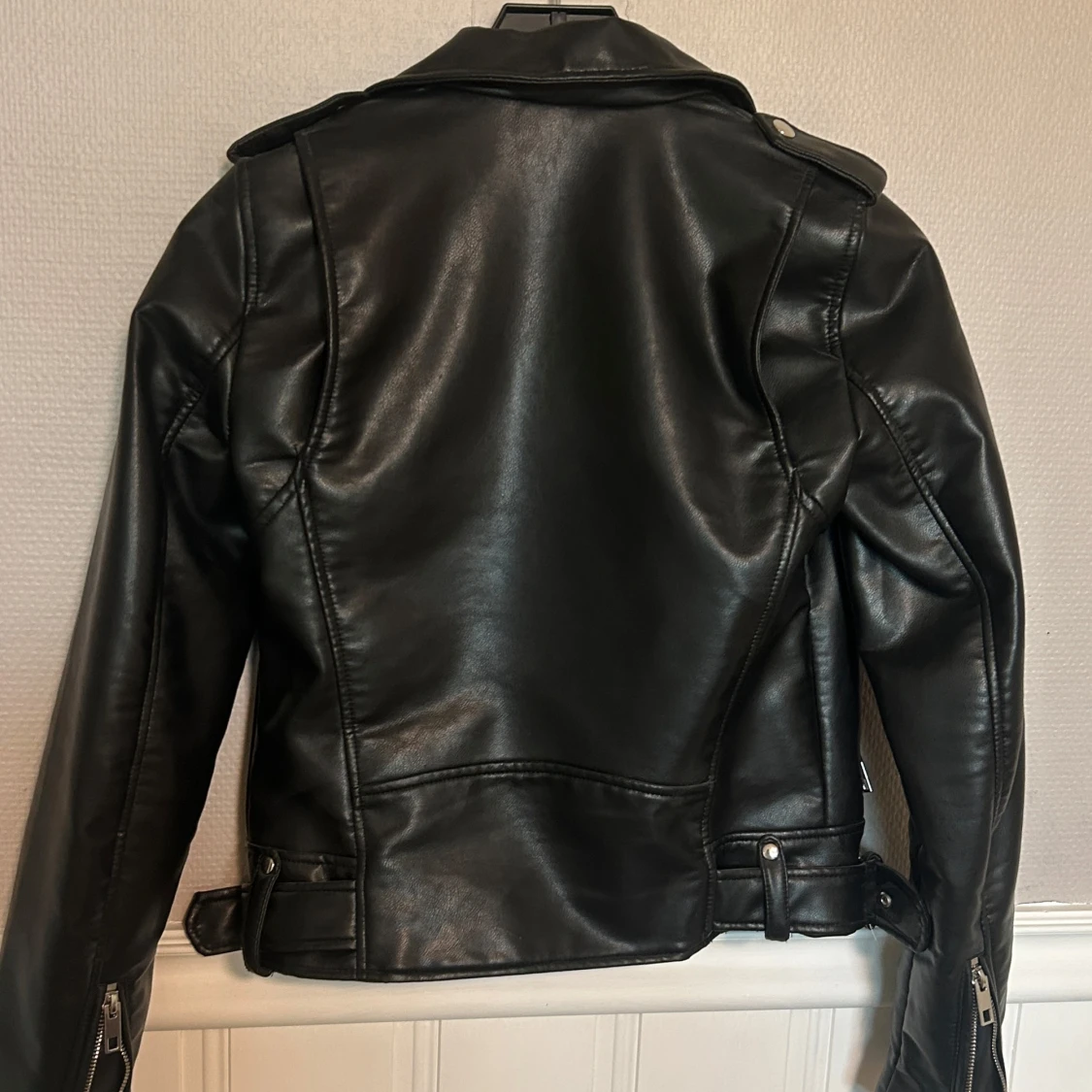 Svart skinnjacka från Zara XS - 1