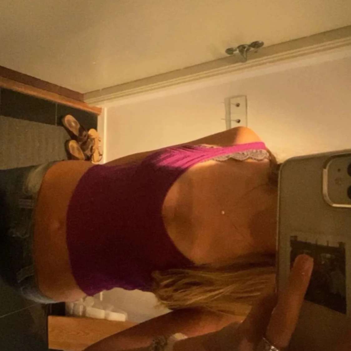 Lila ribbad croppad linnetopp