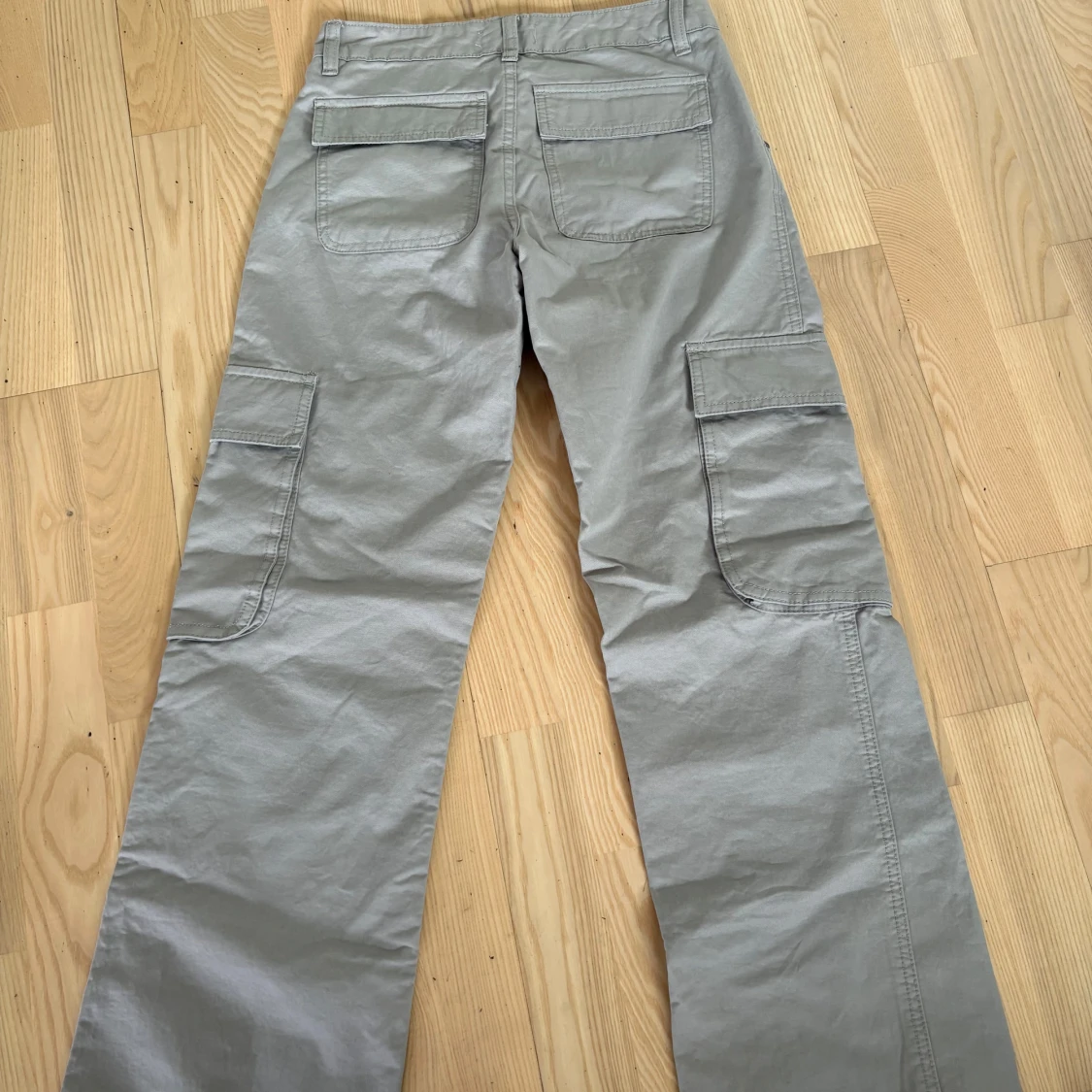 Grå cargobyxor  - 1