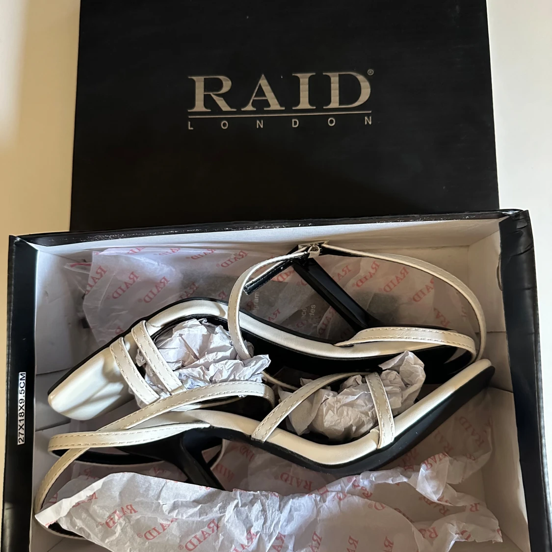 Vita sandaler med klack från RAID london  - 3