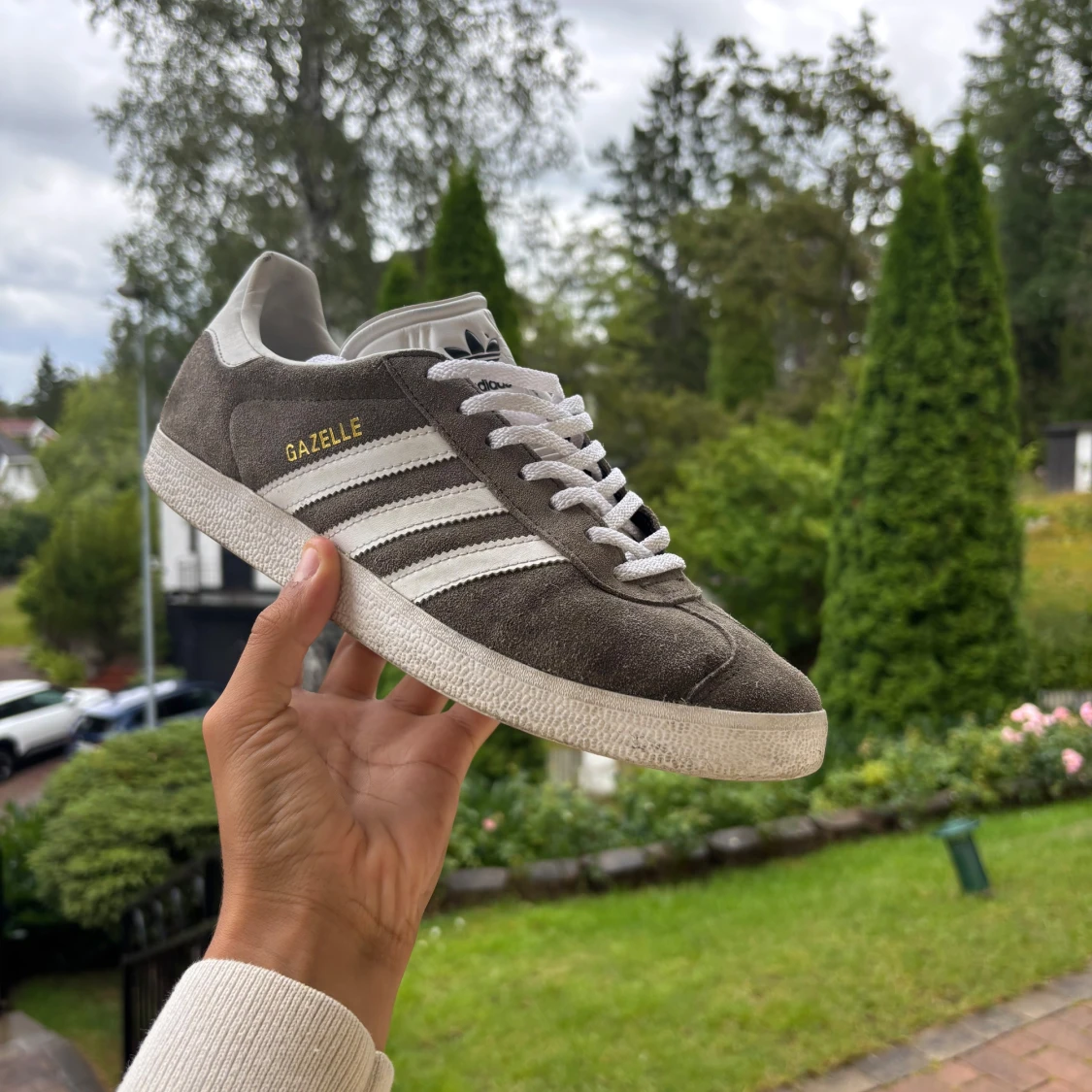 Adidas Gazelle grå sneakers mocka