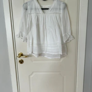 Gina tricot - En jättesöt Gina tricot blus har använt 1-3 gånger storlek 146-152