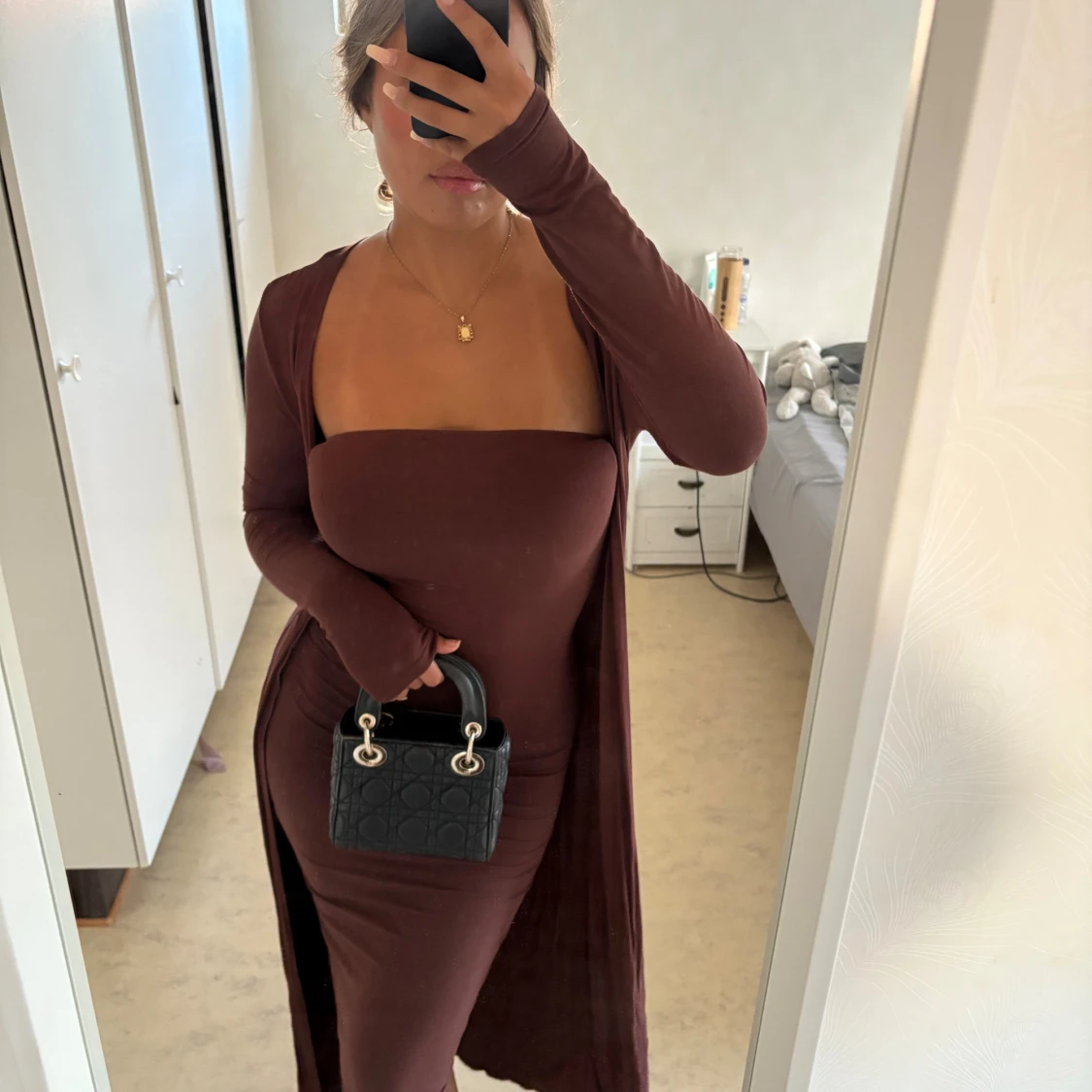 Brun långärmad axelbandslös klänning - 1