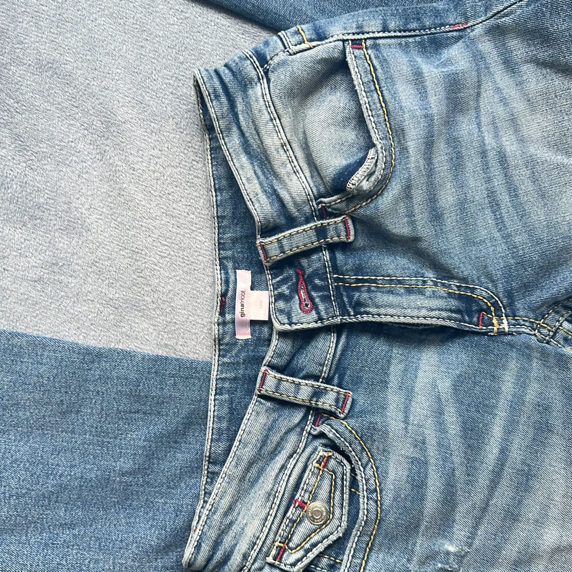 Blå bootcut jeans med slitningar - 3