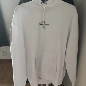Vit hoodie från Polo Ralph Lauren - Skön hoodie från Ralph Lauren, använd typ 5-10 gånger så bra skick. 