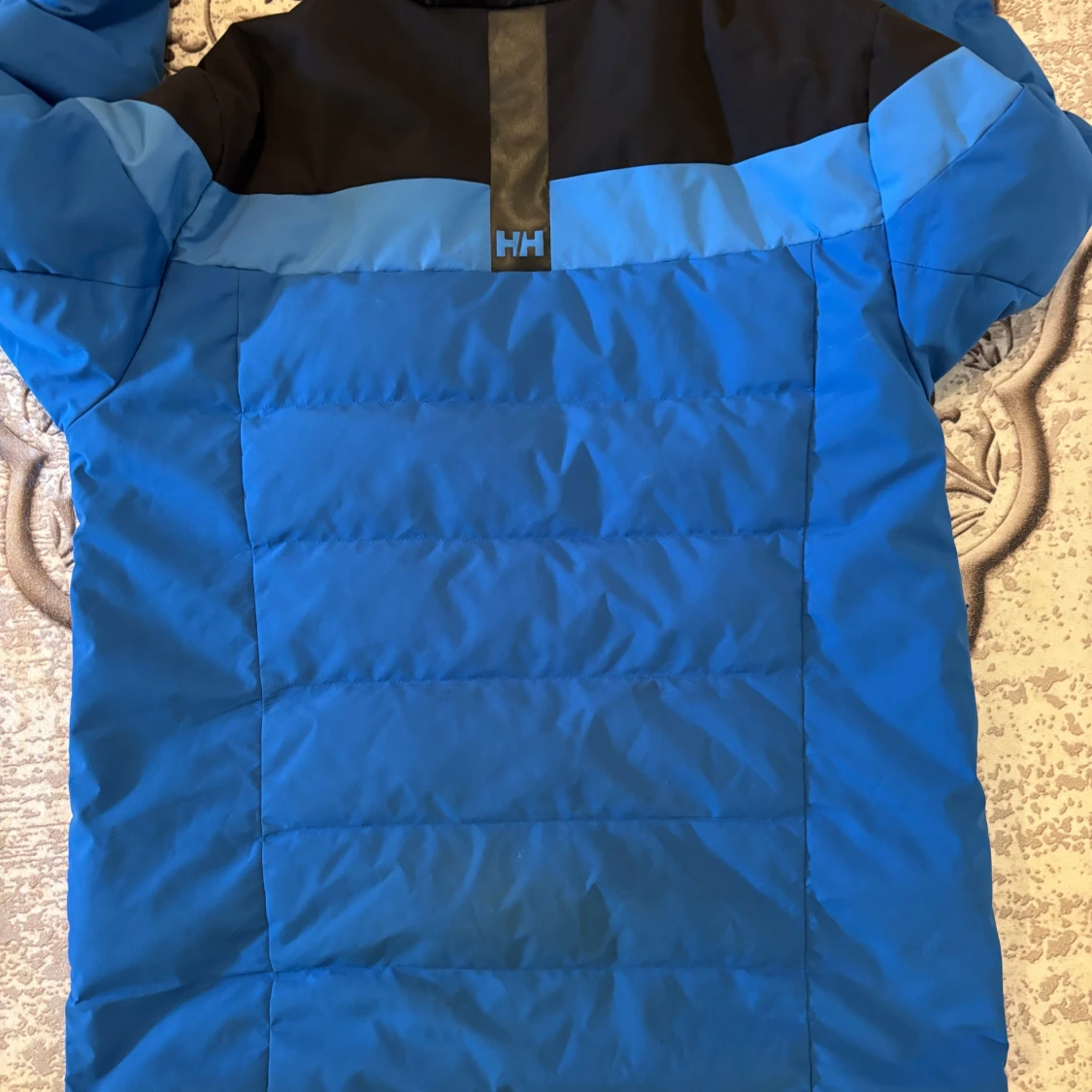 Blå pufferjacka från Helly Hansen - 2