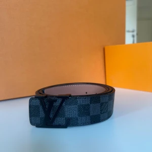Lv bälte - Helt nytt Lv bälte! hör av er vid minsta lilla fundering!😇 (obs box medföljer ej)📦. Vid köp av 2 eller flera medkommer rabbat💸✅!!!