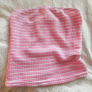 Rosa och vit randig tubmössa - Aldrig använd 💘